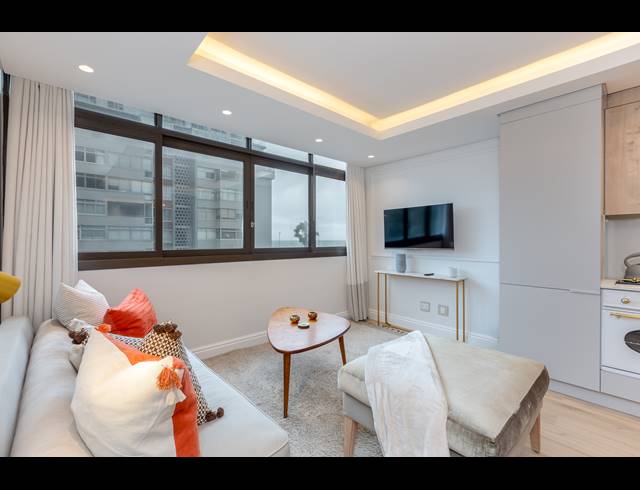 1 BEDROOM APARTMENT SOLD IN MOUILLE POINT